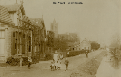15276 Gezicht op de Kerkeindschevaart en -dijk met bebouwing te Westbroek uit het zuiden; met links de voorgevels van ...